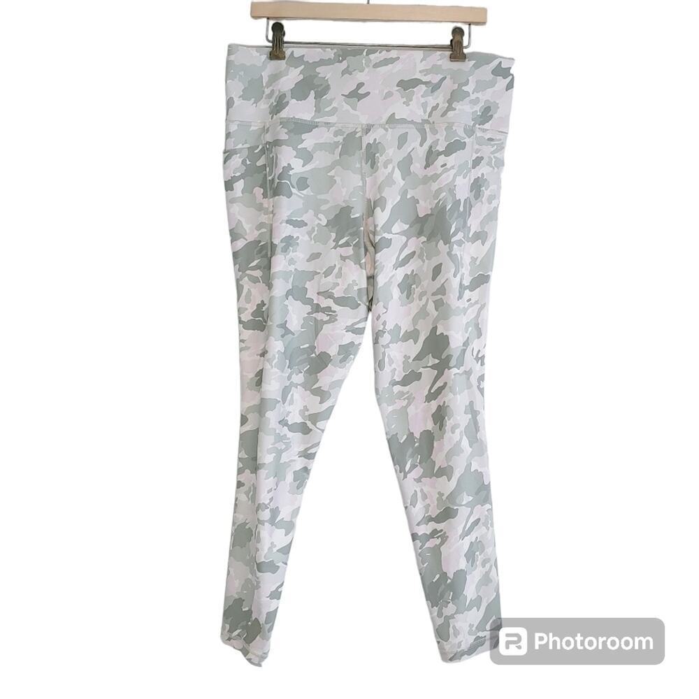 Athleta Women's Salutation Stash Pocket Ii Printed Leggings Camo Yoga Upf 50+